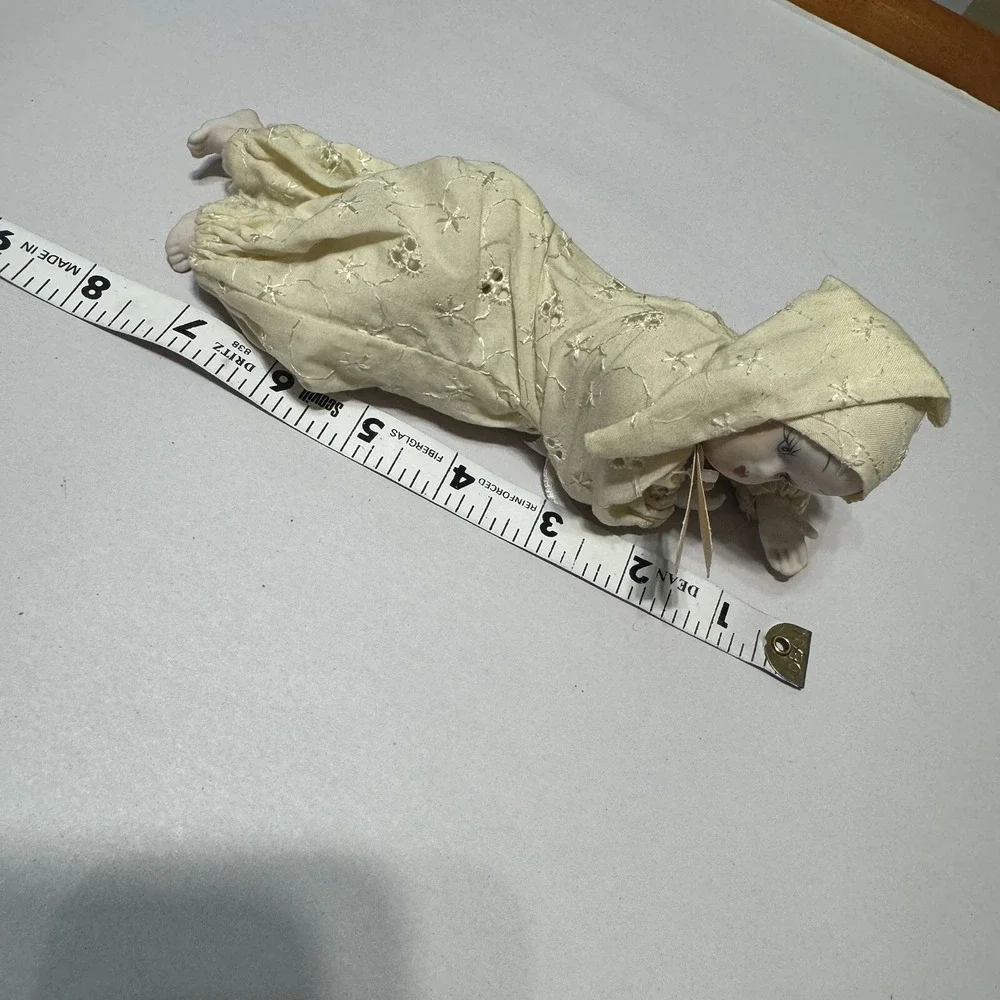 Vintage Capodimonte Porcelain Crawling Baby Doll Italian Eyelet Lace Cream 7.5